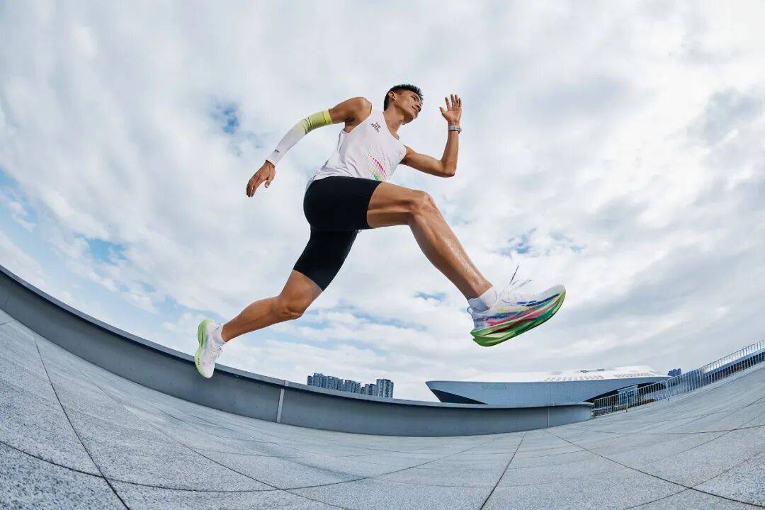 kaiyun-中国马拉松跨入&amp;quot;205时代&amp;quot;背后，一款跑鞋的二十年押注